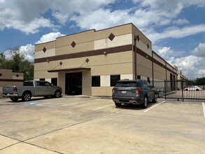 12630 Haynes Rd, Houston, TX à louer Photo de l’immeuble– Image 1 sur 20