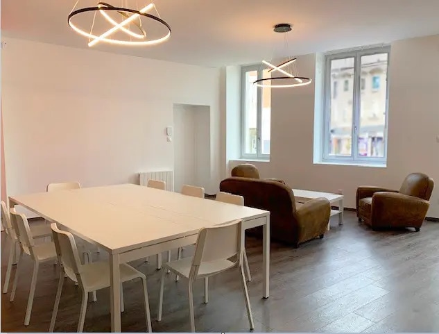 17 Rue De Lyon, Meximieux à louer - Photo de l’immeuble – Image 2 sur 5
