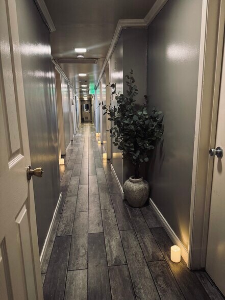 7620 Lindley Ave, Reseda, CA à louer - Photo de l’immeuble – Image 2 sur 4