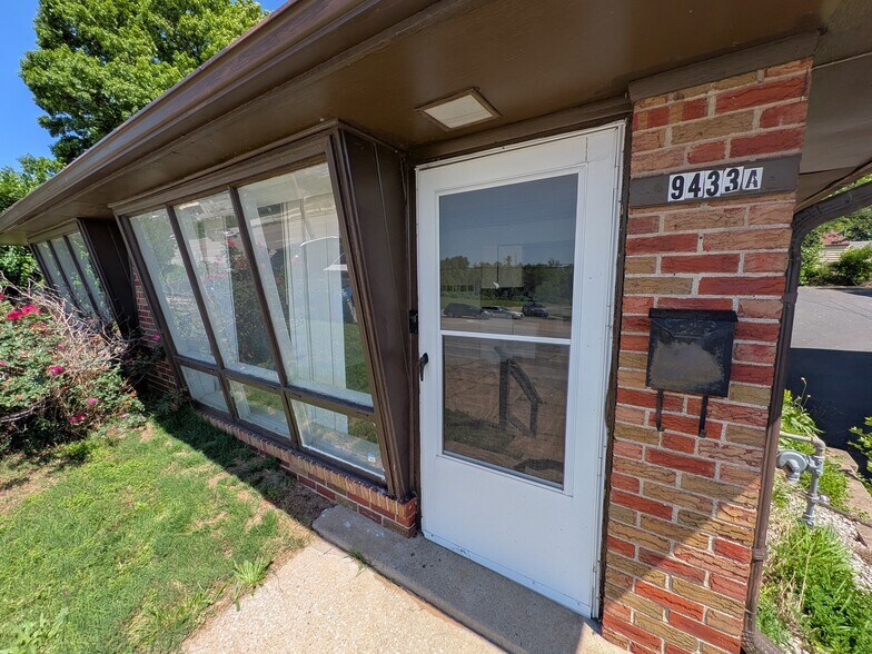 9433 Page Ave, Saint Louis, MO à vendre - Photo de l’immeuble – Image 3 sur 24