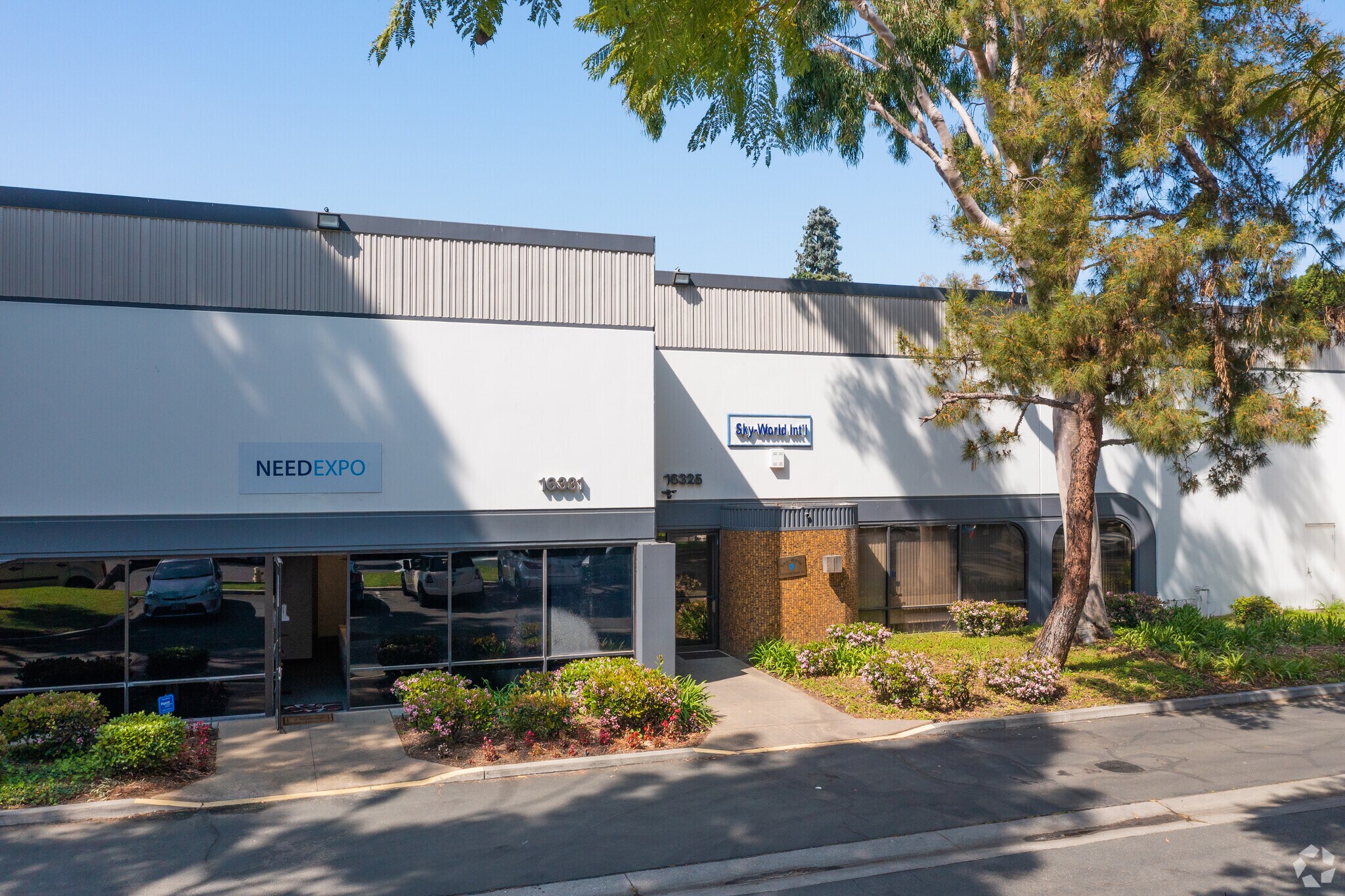 16307-16331 Arthur St, Cerritos, CA à louer Photo de l’immeuble– Image 1 sur 7
