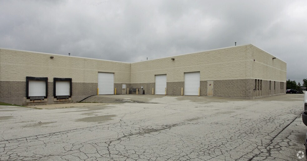 1900 Airport Rd, Waukesha, WI à louer - Photo de l’immeuble – Image 2 sur 3