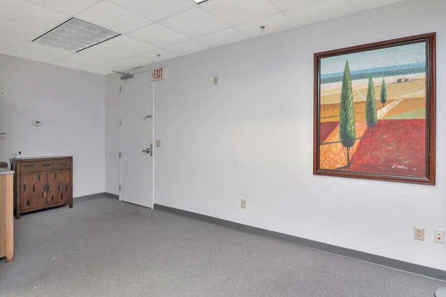 1208 E Kennedy Blvd, Tampa, FL à louer - Photo de l’immeuble – Image 3 sur 37
