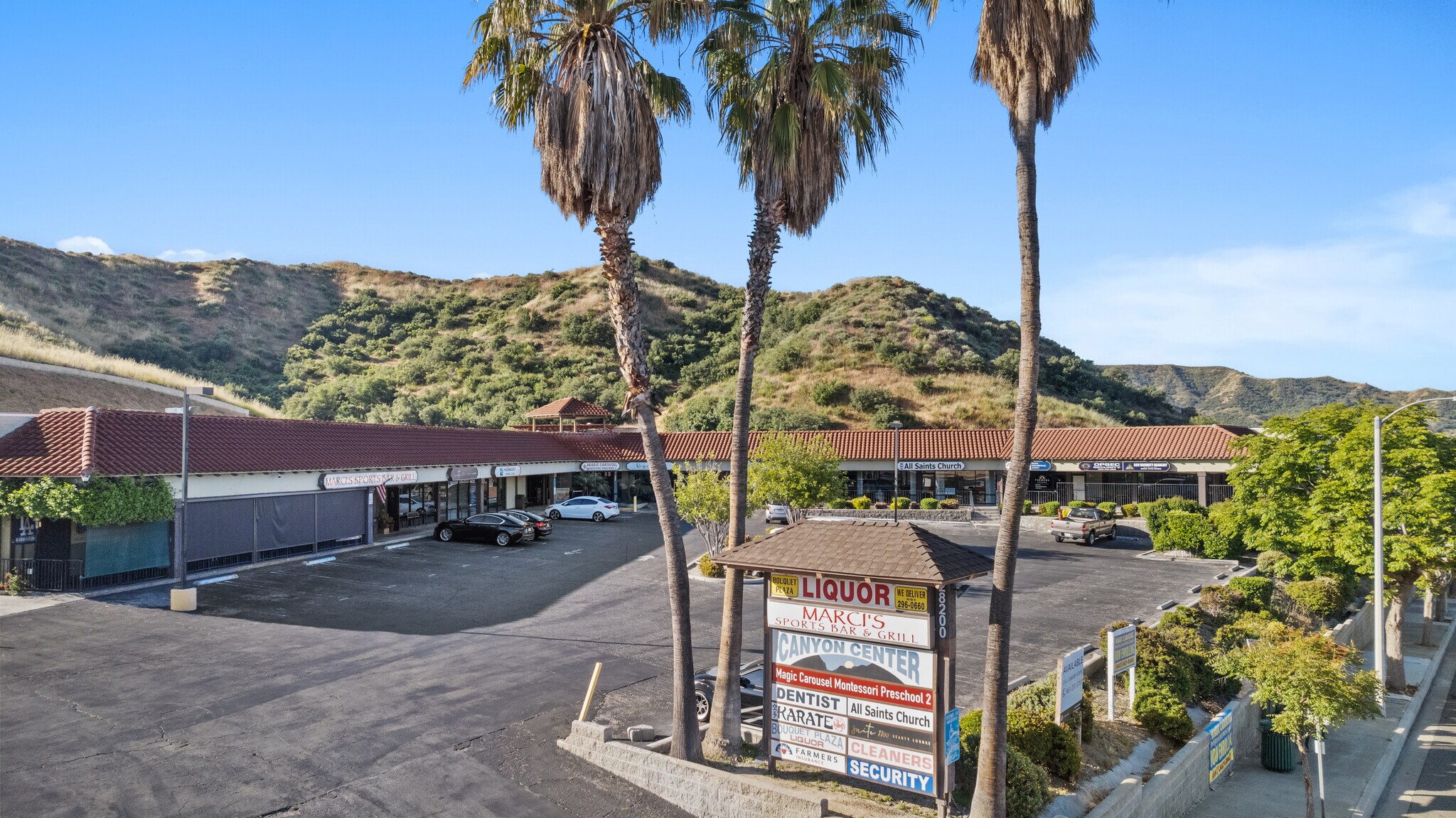 28200 Bouquet Canyon Rd, Santa Clarita, CA à louer Photo principale– Image 1 sur 11