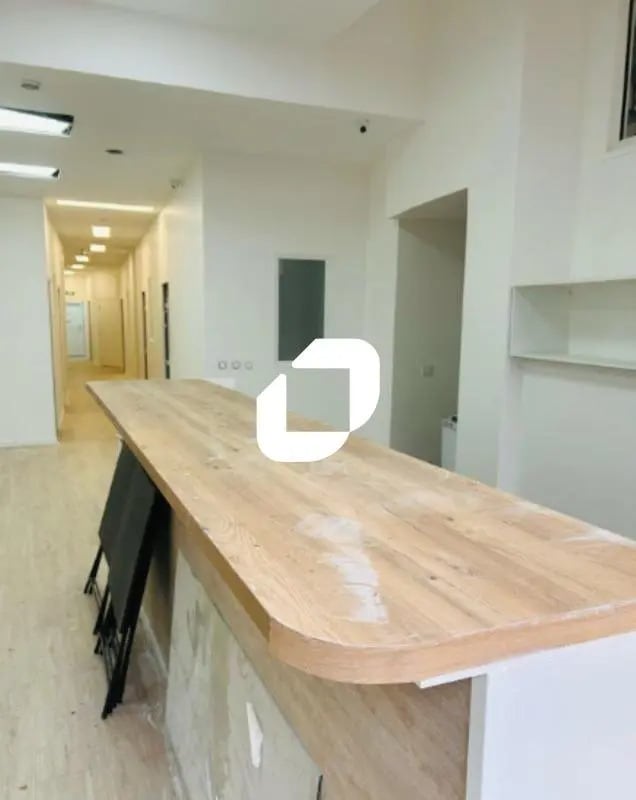 Local d’activités dans Saint-Cloud à louer Photo intérieure– Image 1 sur 5