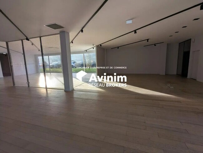 Plus de détails pour Local commercial à louer