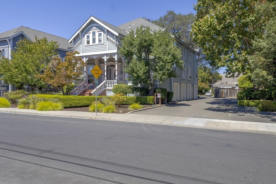 429 8th St, Santa Rosa, CA à vendre - Photo de l’immeuble – Image 3 sur 7
