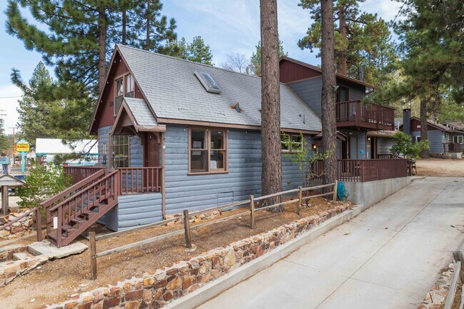 Plus de détails pour 40105 Big Bear Blvd, Big Bear Lake, CA - Hôtellerie à vendre