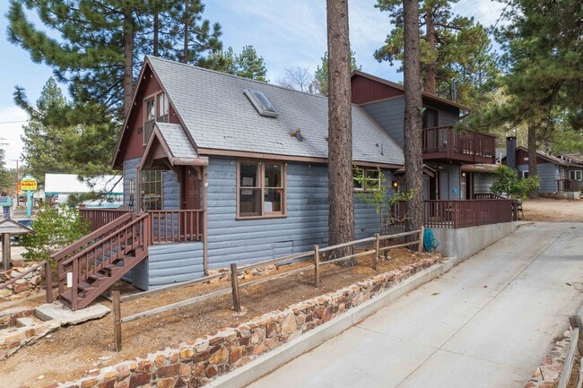 Plus de détails pour 40105 Big Bear Blvd, Big Bear Lake, CA - Hôtellerie à vendre