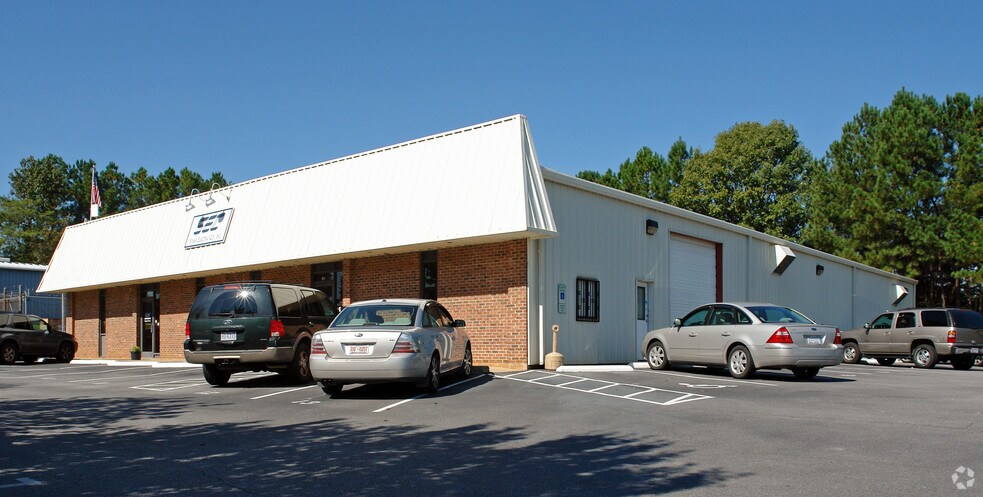 300 Sherwee Dr, Raleigh, NC à louer - Photo principale – Image 1 sur 2