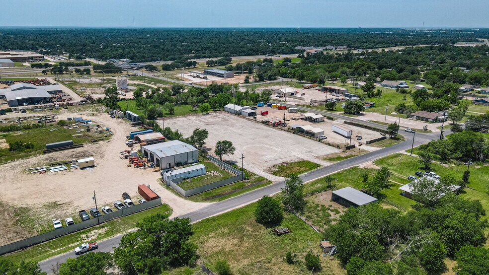 3201 Clarks Ln, Bryan, TX à louer - Photo de l’immeuble – Image 2 sur 9
