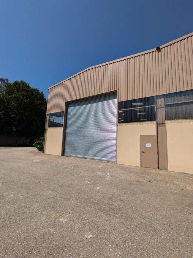 Plus de détails pour 732 Avenue Aristide Briand, Vizille - Local d'activités à louer
