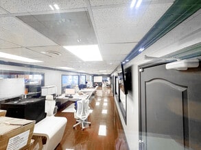 1970 NW 70th Ave, Miami, FL à louer Photo intérieure– Image 2 sur 7