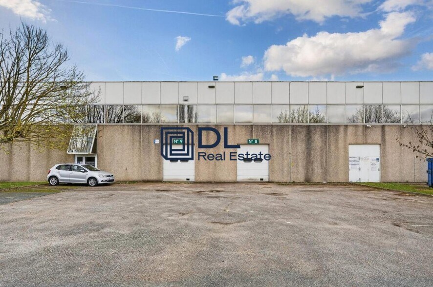 Industriel/Logistique dans Coignières à louer - Photo de l’immeuble – Image 3 sur 6