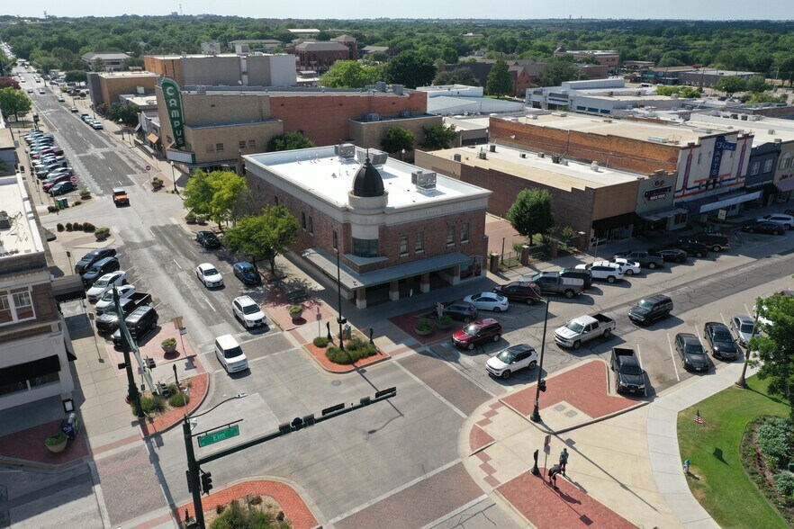 101 N Elm St, Denton, TX à louer - Photo de l’immeuble – Image 2 sur 9
