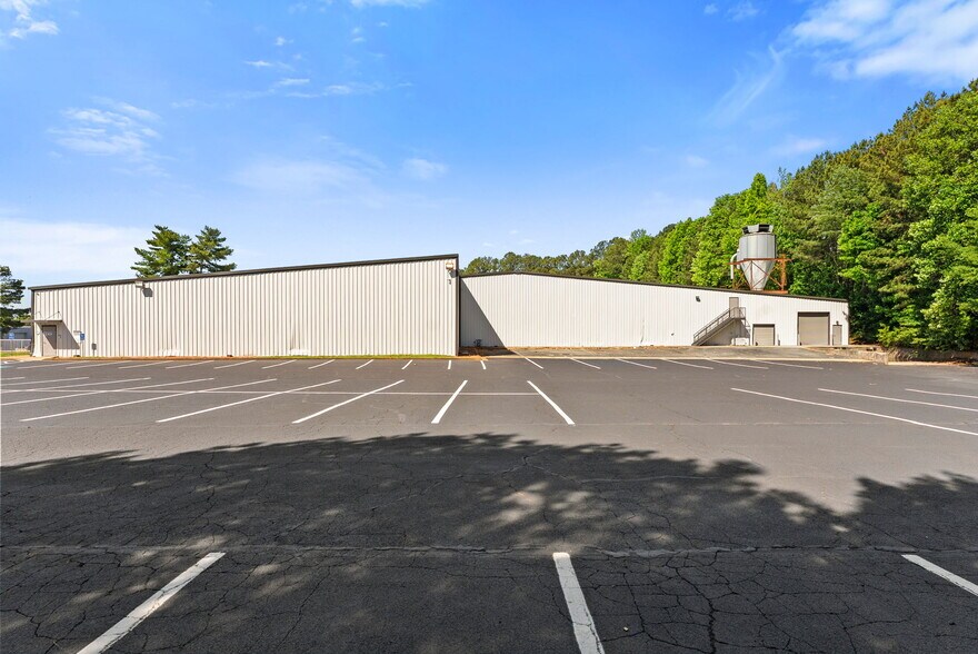 154 Industrial Park Cir, Lawrenceville, GA à louer - Photo de l’immeuble – Image 3 sur 13