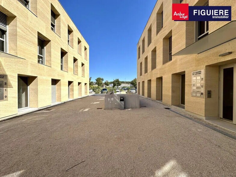 140 Avenue Du Douze Juillet 1998, Aix-en-Provence à louer - Photo de l’immeuble – Image 3 sur 9