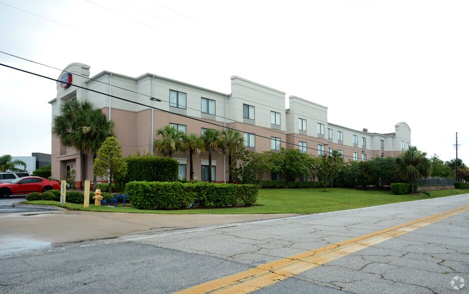 3485 Ulmerton Rd, Clearwater, FL à vendre - Photo de l’immeuble – Image 2 sur 8