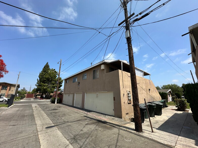 617 E Eton Pl, Anaheim, CA à vendre - Photo de l’immeuble – Image 3 sur 3