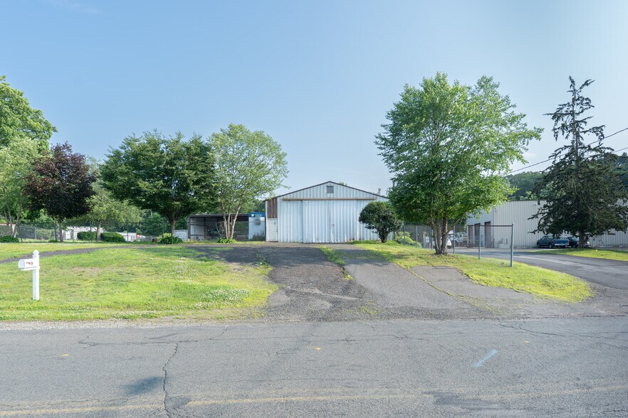 130 Day St, Seymour, CT à louer - Photo de l’immeuble – Image 3 sur 21
