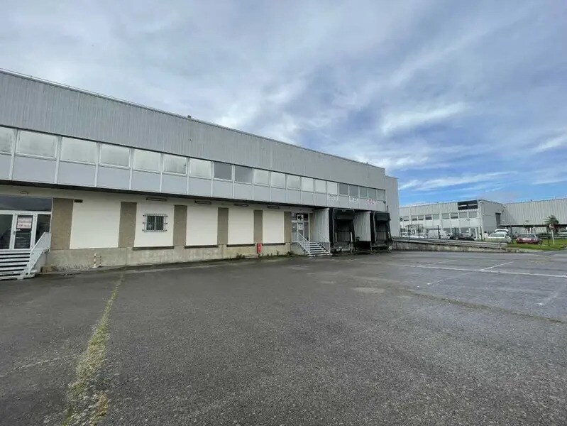 Industriel/Logistique dans Sucy-en-Brie à louer Photo de l’immeuble– Image 1 sur 19