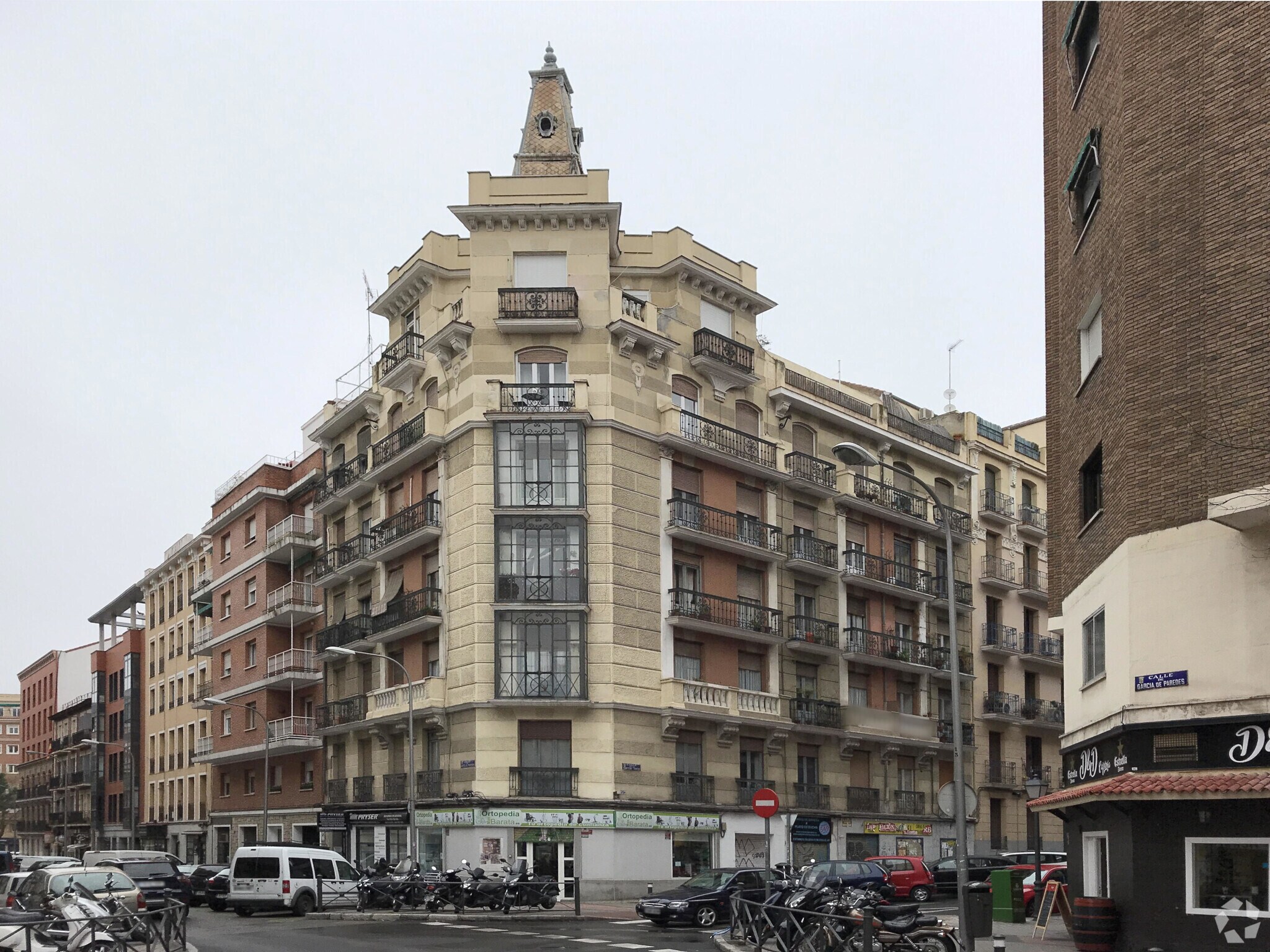 Immeuble residentiel dans Madrid, Madrid à vendre Photo principale– Image 1 sur 4
