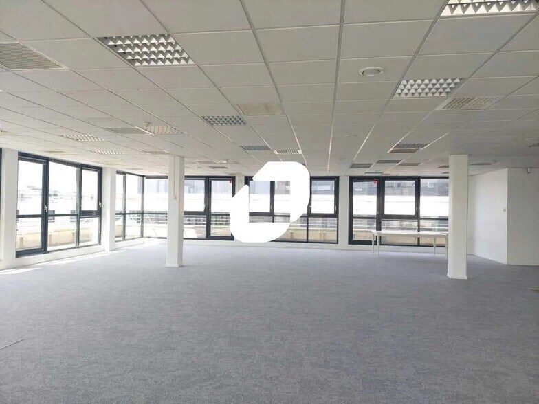 Bureau dans Guyancourt à louer - Photo de l’immeuble – Image 2 sur 8