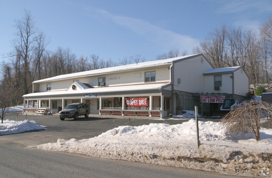 9-11 Covey Rd, Burlington, CT à vendre - Photo principale – Image 1 sur 7
