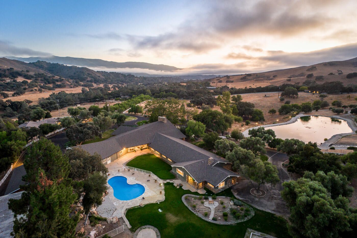 1750 Rambling Oaks Rd, Santa Ynez, CA à vendre Photo principale– Image 1 sur 44