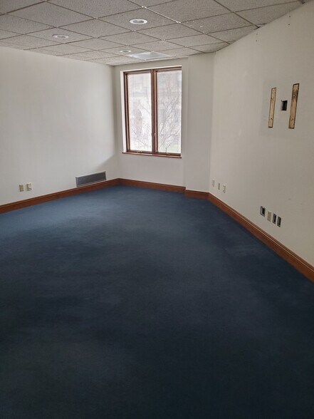 202 N Center St, Bloomington, IL à vendre - Photo de l’immeuble – Image 3 sur 5