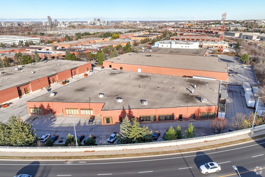 45 Riviera Dr, Markham, ON à louer - Photo de l’immeuble – Image 3 sur 3