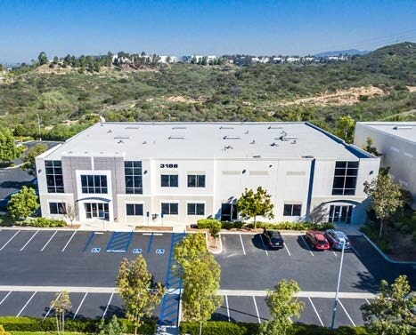 3186 Lionshead Ave, Carlsbad, CA à louer - Photo de l’immeuble – Image 2 sur 6