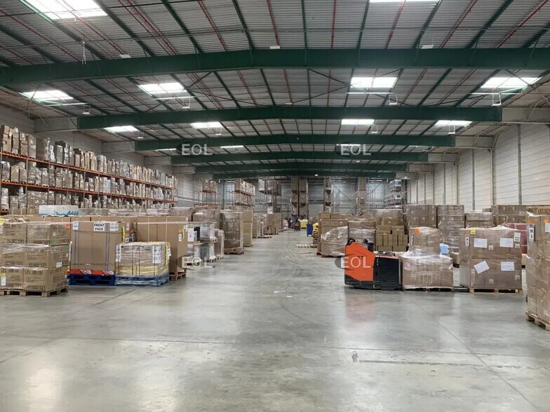 Industriel/Logistique dans Bruyères-sur-Oise à louer - Photo de l’immeuble – Image 1 sur 7