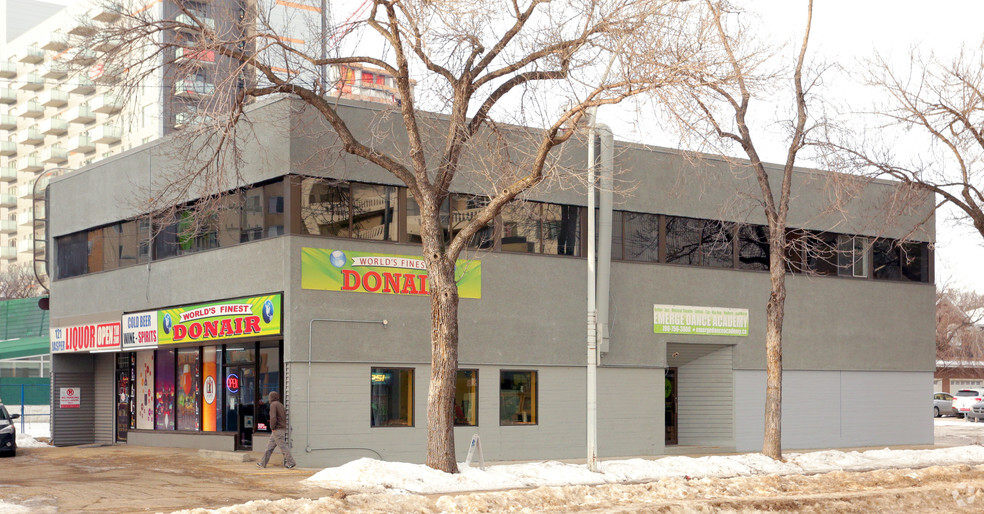 10104 121st St NW, Edmonton, AB à louer - Photo de l’immeuble – Image 1 sur 2