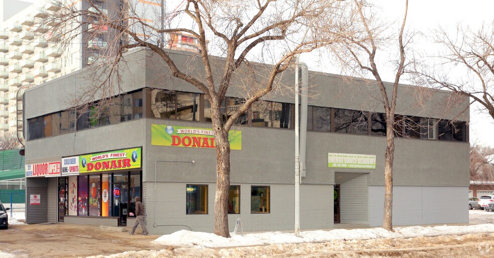 12110 Jasper Ave NW, Edmonton, AB à louer - Photo de l’immeuble – Image 1 sur 5
