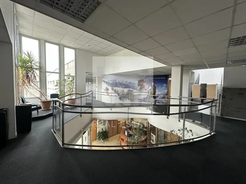 Bureau dans Montbonnot-Saint-Martin à louer - Photo de l’immeuble – Image 3 sur 16