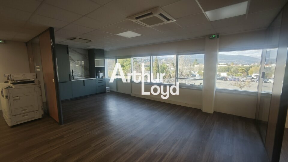 Bureau dans Nice à louer - Photo de l’immeuble – Image 2 sur 9