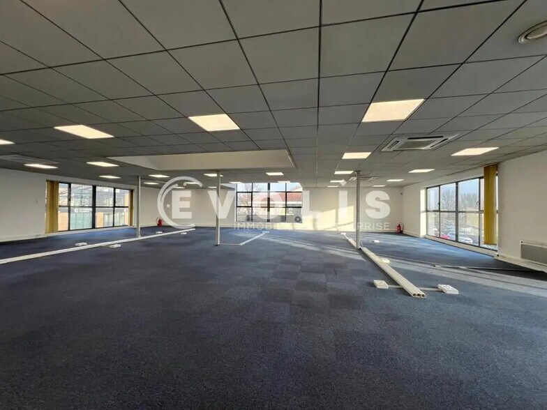 Bureau dans Limas à vendre - Photo intérieure – Image 3 sur 5