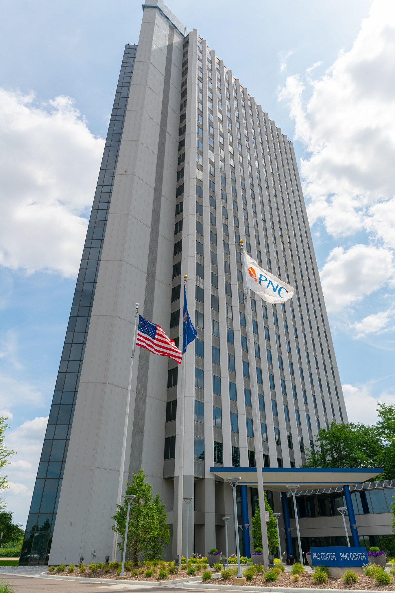 755 W Big Beaver Rd, Troy, MI à louer Photo principale– Image 1 sur 11