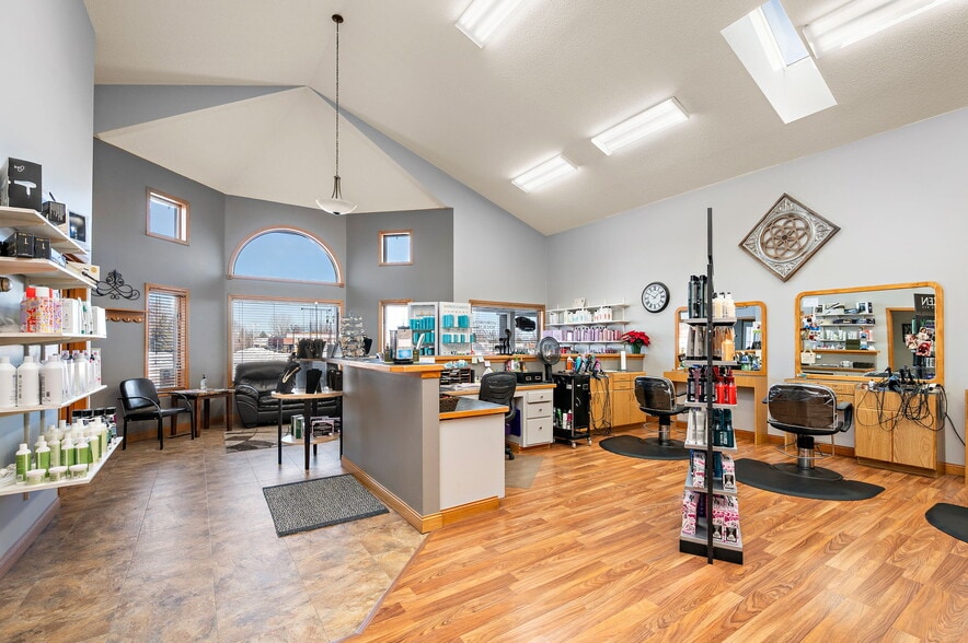 321 Central Ave W, Saint Michael, MN à vendre - Photo intérieure – Image 3 sur 30