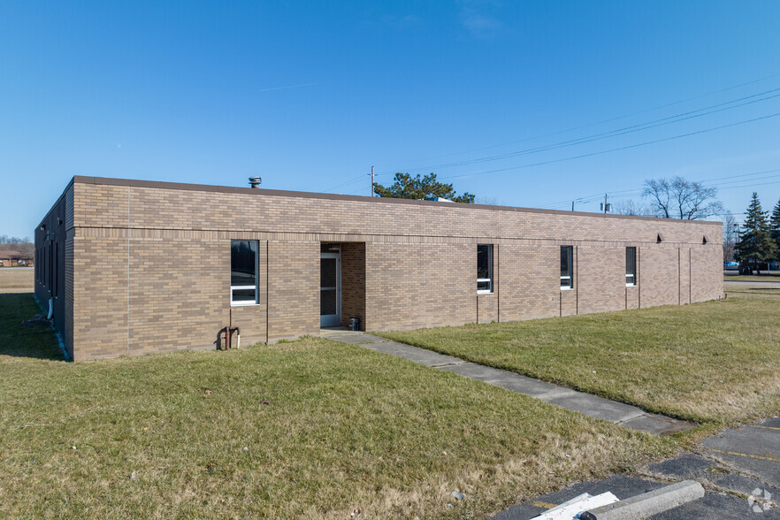 355 Griswold Rd, Elyria, OH à louer - Photo principale – Image 1 sur 5