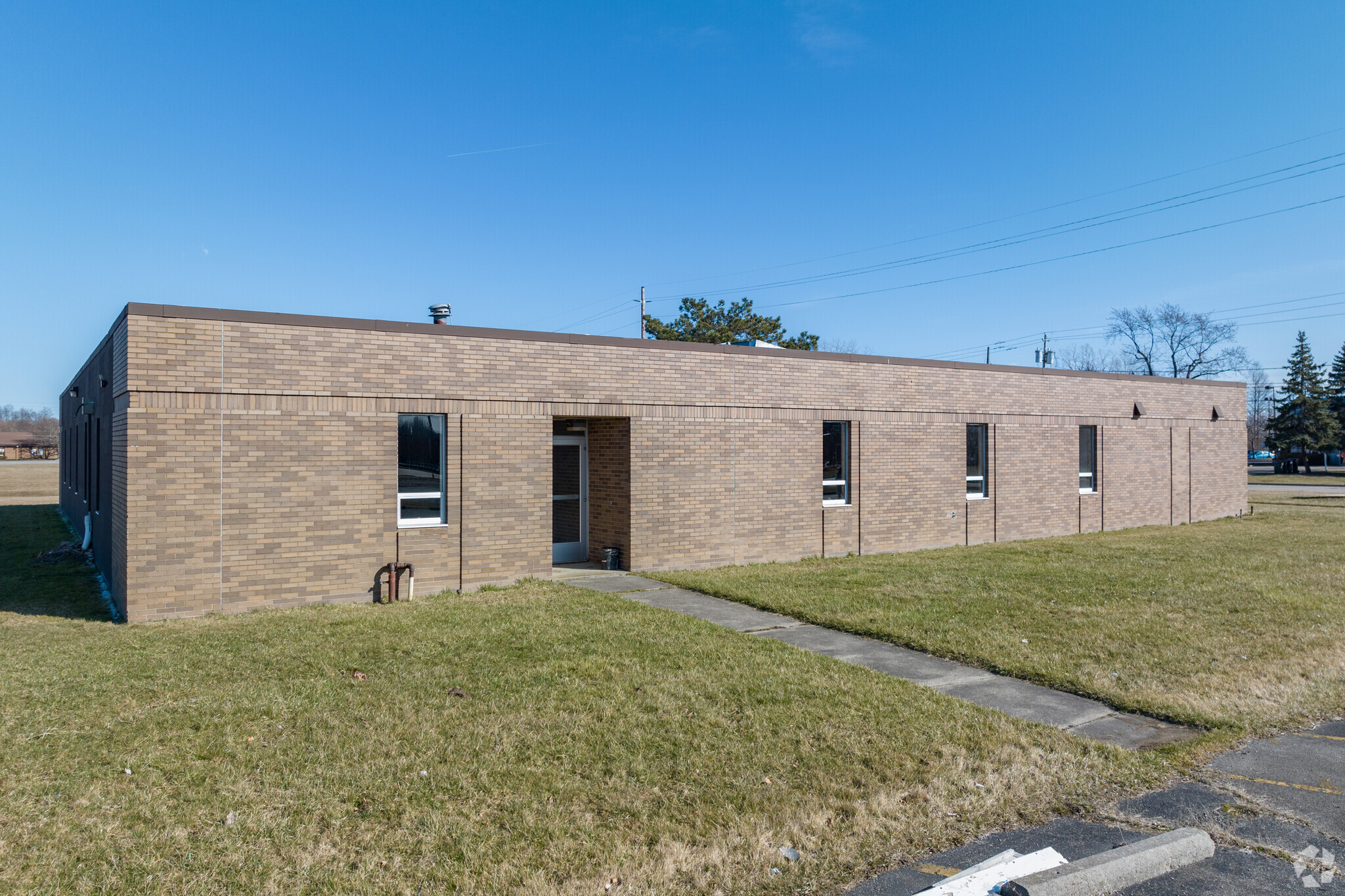 355 Griswold Rd, Elyria, OH à louer Photo principale– Image 1 sur 6