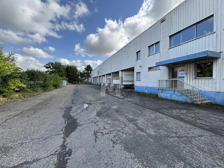 Local d’activités dans Wissous à louer - Photo de l’immeuble – Image 2 sur 5
