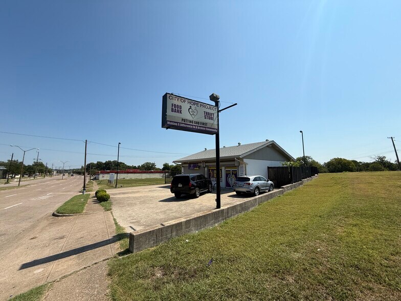 2652 Cedar Crest Blvd, Dallas, TX à vendre - Photo de l’immeuble – Image 3 sur 8