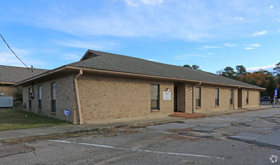 103 Commercial Cir, Conroe, TX à louer - Photo de l’immeuble – Image 2 sur 8