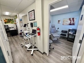 18433 Roscoe Blvd, Northridge, CA à louer Photo intérieure– Image 2 sur 8