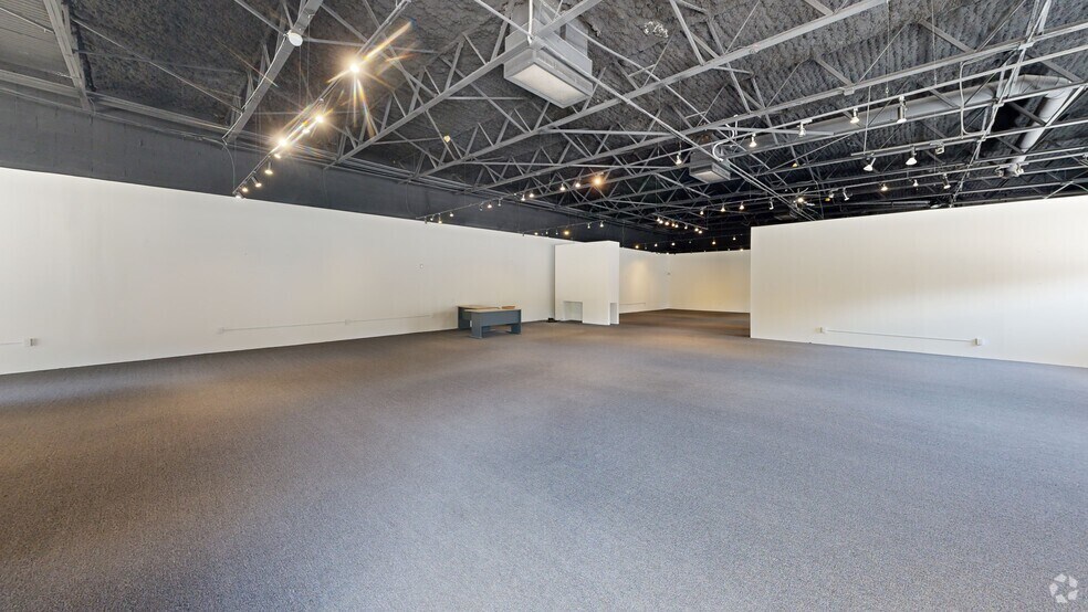 1710 Hi Line Dr, Dallas, TX à louer - Numérisation 3D Matterport – Image 3 sur 25