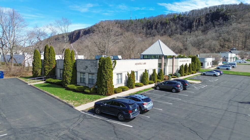 3 Research Dr, Woodbridge, CT à louer - Photo principale – Image 1 sur 18