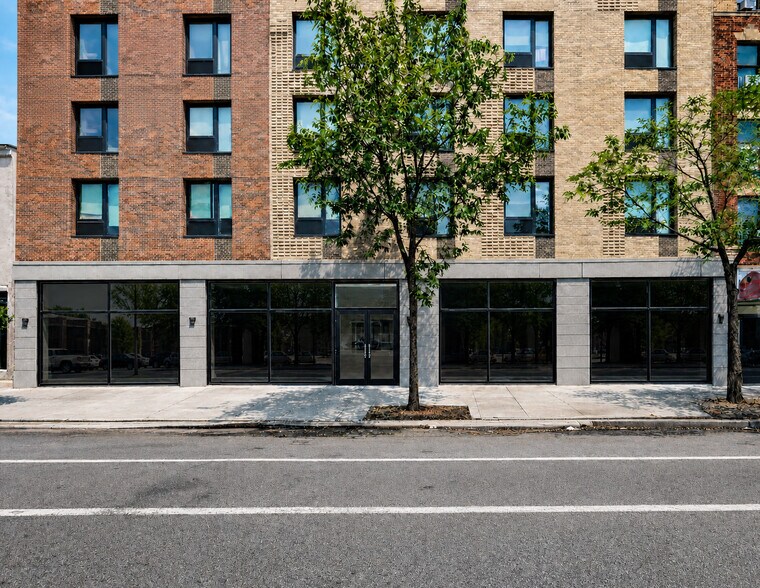 909 E Tremont Ave, Bronx, NY à vendre - Photo de l’immeuble – Image 1 sur 2