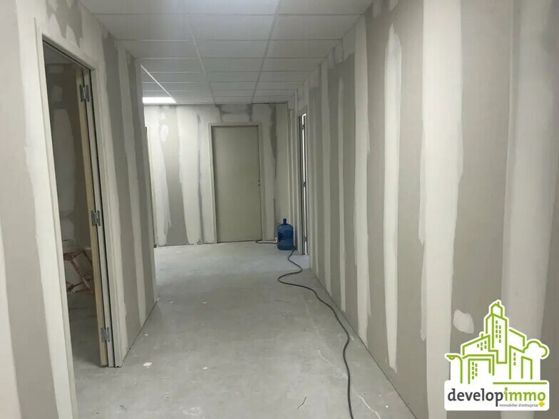 Bureau dans Verson à louer - Photo intérieure – Image 3 sur 6